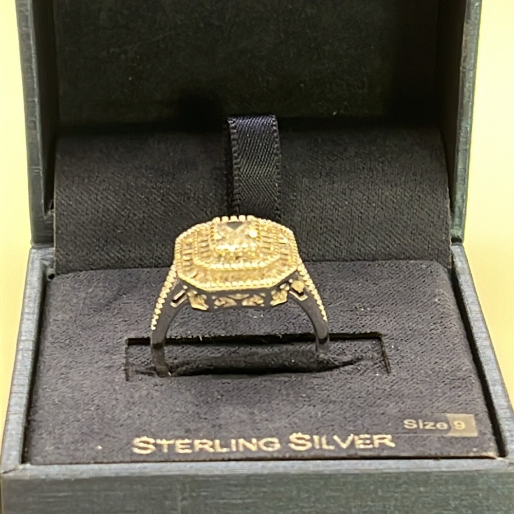 Sterling Silver Ring, size 9 - Picture 4 of 10